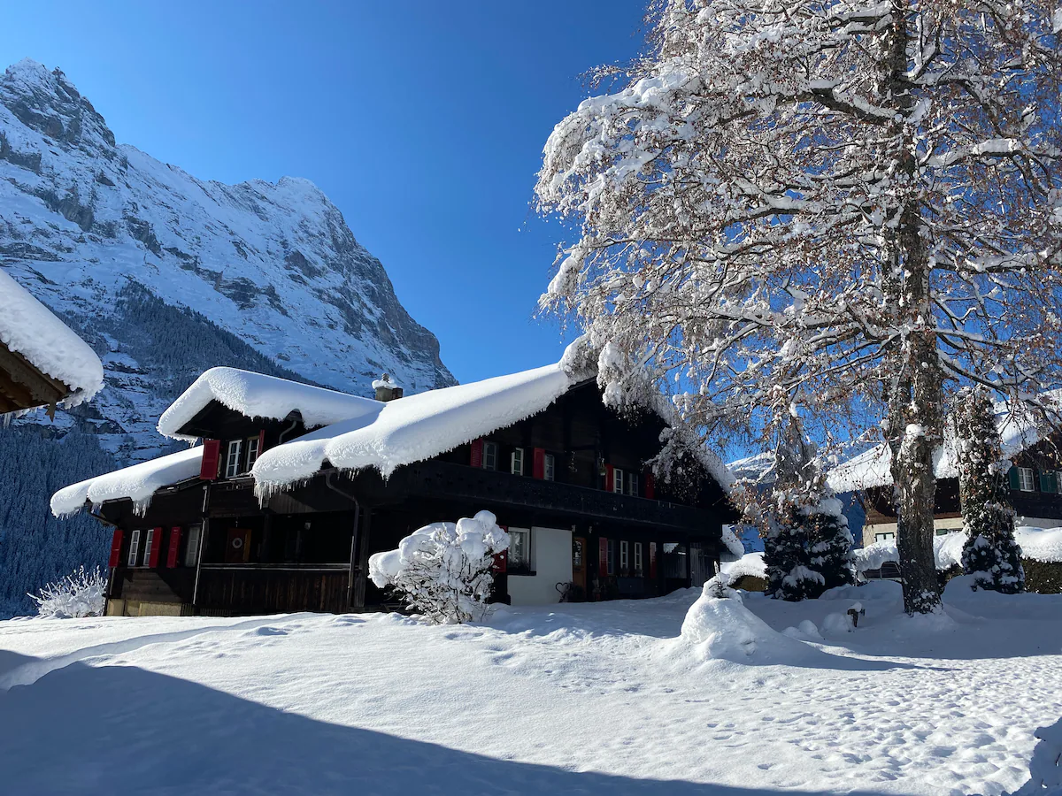 Chalet im Winter